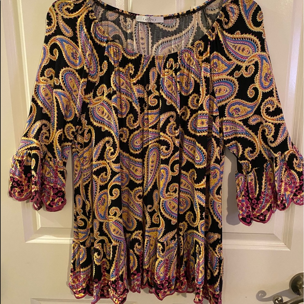 Paisley shirt w/scallop arms & hem